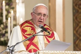 Czy papież Franciszek popiera błogosławienie par homoseksualnych?