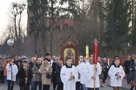 Pierwsza Droga Światła w Nasielsku wiodła z kościoła św. Wojciecha na cmentarz parafialny