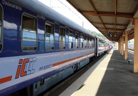 PKP Intercity zapowiada dodatkowe wagony i pociągi w okresie świąteczno-noworocznym