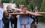 Droga Krzyżowa z symbolami ŚDM przeszła ulicami Gostynina