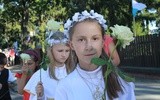 Dzieci z różami na powitanie obrazu Czarnej Madonny