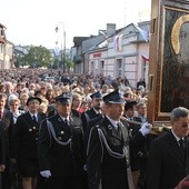 Ulice w centrum Sierpca wypełniły się wiernymi witającymi obraz Czarnej Madonny
