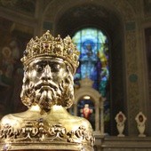 Zabytkowa herma piastowska z relikwiami św. Zygmunta przed kilkoma dniami powróciła do Płocka.