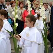 Hołd dzieci złożony przybywającej do parafii Matce Bożej w znaku ikony nawiedzenia