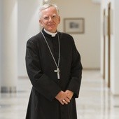 Metropolita krakowski przypomina wiernym o obowiązku zasłaniania ust i nosa w kościele
