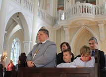 Płock. Przekazanie Biblii uchodźcom z Ukrainy