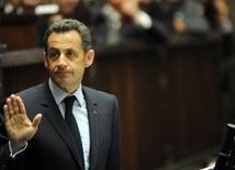 Sarkozy wzywa do głosowania na Macrona