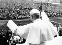 IPN ujawni informacje o reakcji władz PRL na pielgrzymkę papieża w 1979 r. 
