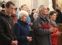 W programie spotkania w katedrze znalazła się modlitwa uwielbienia, Msza św. i świadectwa
