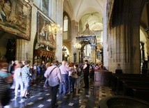 Biskup apeluje do turystów o uszanowanie kościołów