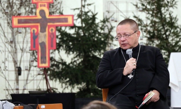 Abp Grzegorz Ryś prosi o przełożenie rekolekcji dla dzieci i młodzieży