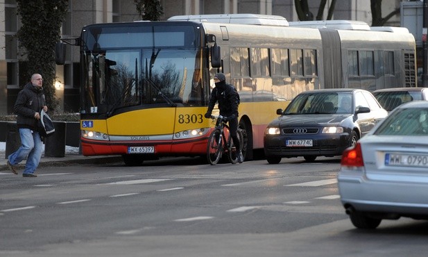 Po wypadku w Warszawie wzmożone kontrole miejskich autobusów