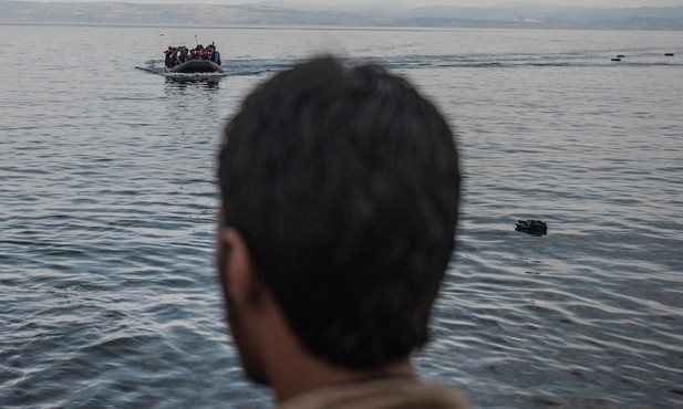 Turcy przechwycili zmierzający do Grecji ponton ze 111 migrantami