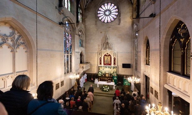 Wielkanoc w polskich kościołach w Wielkiej Brytanii - z ograniczeniami, ale na żywo