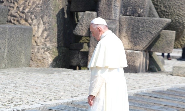 Papież o Międzynarodowym Dniu Pamięci o Ofiarach Holokaustu: Pamięć jest wyrazem człowieczeństwa