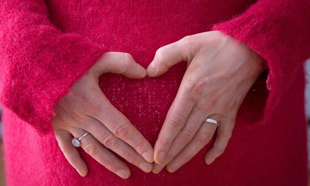 Wkrótce nowe wytyczne ws. przerywania ciąży w przypadku zagrożenia życia matki
