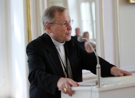 Kardynał Kasper: Wyświęcanie kobiet niemożliwe 