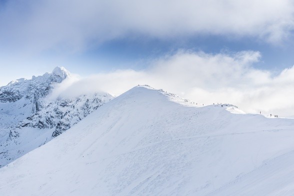 W Tatrach najwyższy możliwy - czwarty stopień zagrożenia lawinowego