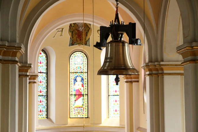 Nowe dzwony w kościele w Nakle Śląskim