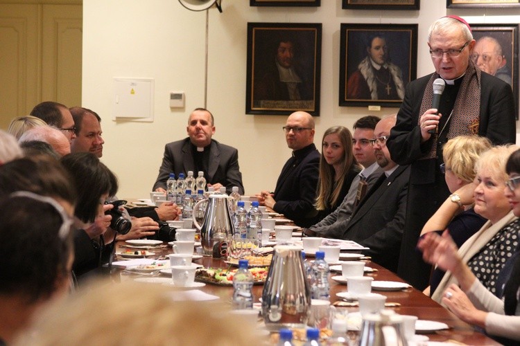 Spotkanie bp. Piotra Libery z dziennikarzami