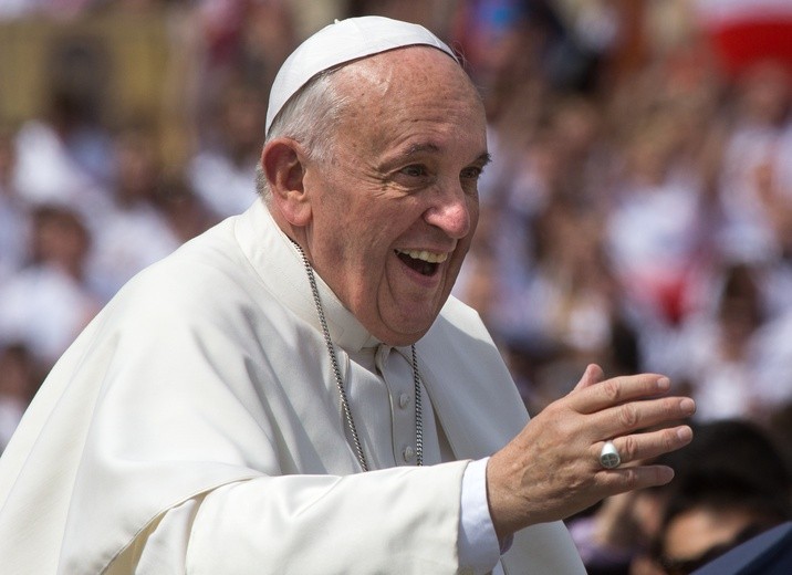 Papież do młodzieży: W katechizmie dla was znajdziecie "password" do radosnego życia