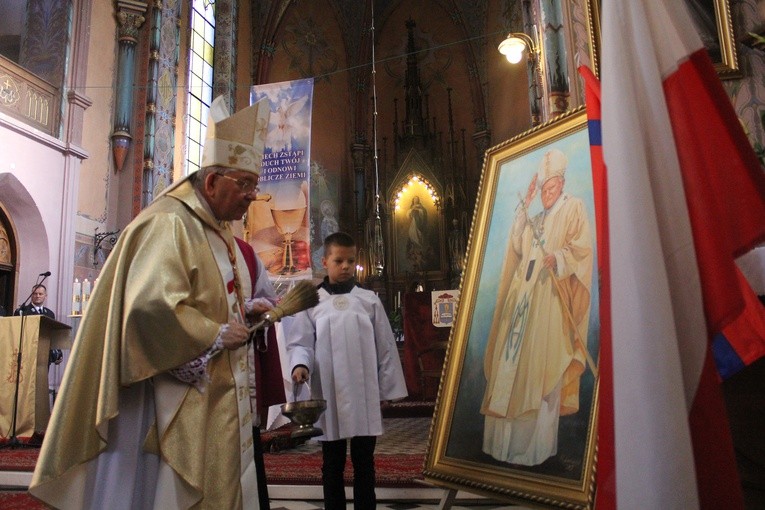 Bp Roman Marcinkowski poświęcił obraz Jana Pawła II