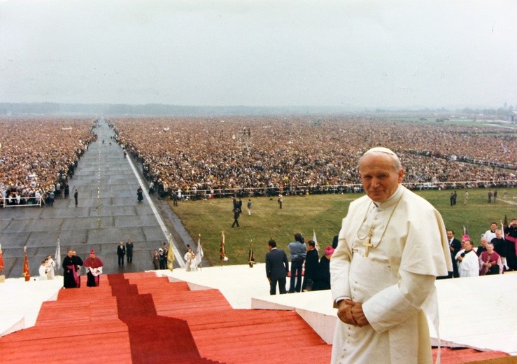 Jest film o papieżu i jego wizycie w Katowicach 
