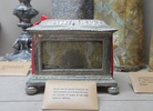 Włochy Tolentino 23 06 2025
Bazylika Świętego Mikołaja, San Nicola w Tolentino. Wnętrze kościoła. Kaplica Świętych Ramion (Cappella delle Sante Braccia) została zbudowana dla przechowywania relikwii ramion św. Mikołaja, oddzielonych od ciała w XIV wieku. W gablocie wystawiono relikwie świętego Mikołaja Relikwiarz z relikwią ręki i krwi 
FOTO:HENRYK PRZONDZIONO /FOTO GOŚĆ