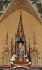 Łańcut 23 04 2026
Kościół farny pw. Św. Stanisława Biskupa
Sanktuarium Matki Bożej Szkaplerznej
Zwieńczenie ołtarza głównego - rzeźbiarska grupa różańcowa - Matka Boża trzymająca Dzieciątko na jej lewym kolanie po bokach klęczą święty Dominik i święta Katarzyna Sieneńska.
FOTO:HENRYK PRZONDZIONO /FOTO GOŚĆ