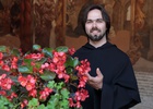 Włochy Tolentino 23 06 2025
Bazylika Świętego Mikołaja, San Nicola w Tolentino. Brat Daniel Imrich, augustianin pochodzący ze Słowacji oprowadza pielgrzymów po bazylice.
FOTO:HENRYK PRZONDZIONO /FOTO GOŚĆ