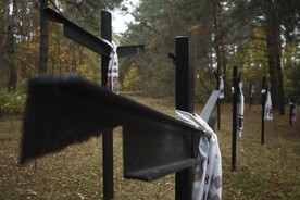 Ambasadorzy krajów europejskich oddali cześć ofiarom NKWD w podkijowskiej Bykowni