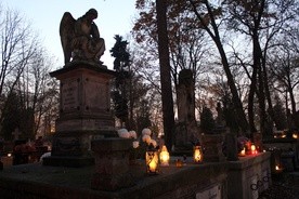 Jedno z przedstawień anioła na płockim cmentarzu katolickim przy ul. Kobylińskiego