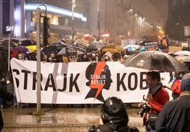Wychowankowie ks. Aleksandra Zienkiewicza przeciw Nagrodzie Wrocławia dla Ogólnopolskiego Strajku Kobiet