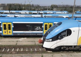 Śląskie. Coraz mniej pasażerów pociągów. Od poniedziałku mniej połączeń kolejowych