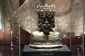 Relikwiarz patrona Płocka można na co dzień oglądać w skarbcu Muzeum Diecezjalnego na Tumskim Wzgórzu.