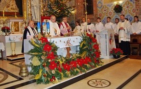 - Boże Narodzenie to cudowny czas, aby zacząć kochać na nowo; błogosławiona chwila, aby odnaleźć zagubiony skarb miłości Boga - mówił bp Piotr Libera w Płońsku