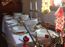 Święta lubią symbolikę – tradycje wieczerzy wigilijnej