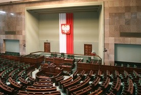 Ilu Polaków uważa, że sprawy w kraju idą w złym kierunku?