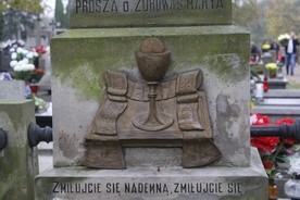 Pomnik nagrobny ks. Ignacego Łukaszewskiego, dziekana i proboszcza w Gostyninie