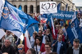 B. przewodniczący KOD oskarżony o przywłaszczenie pieniędzy