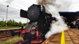 Historyczna lokomotywa parowa odjechała z tarnogórskiego dworca