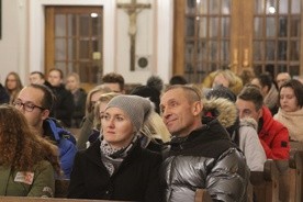 Młodsi i starsi słuchali poruszającego świadectwa kleryka Macieja Czaczyka