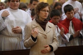 Znak krzyża to nie pusty rytuał. Oznacza chęć rozpoczęcia w imię Trójjedynego Boga....