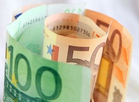 Eksperci: Nie spieszmy się z przyjęciem euro