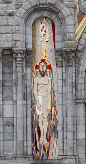 Lourdes: Rozpoczęto zasłanianie mozaik autorstwa ks. Rupnika