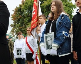 Tolkmicko. Upamiętnienie zamordowanych policjantów