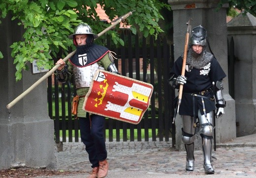 Uczestnicy ŚDM na oblężeniu Malborka