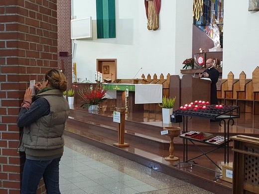 Modlitwa przy krzyżu papieskim w Zabrzu