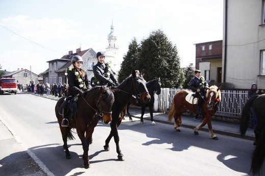 Wielkanocna procesja konna w Ostropie