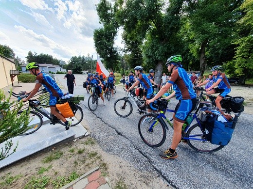 Powitanie rowerzystów NINIWA Team w Kokotku